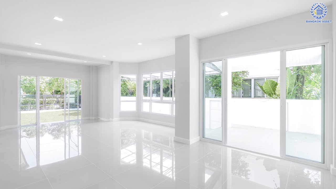 บ้านมือสองตกแต่งใหม่ ม.มณีรินทร์พาร์ค รัตนาธิเบศร์-ท่าอิฐ แบรนด์ Property Perfect เนื้อที่ 71.3 ตร.ว. ฟังก์ชัน 4 ห้องนอน 3 ห้องน้ำ 1 ห้องอเนกประสงค์ จอดรถได้ 4 คัน บนทำเลศักยภาพ เชื่อมต่อทั้ง ถ.รัตนาธิเบศร์ และถ.ราชพฤกษ์ ใจกลาง 2 เซ็นทรัลฯ  ใกล้ทางด่วนงามวงศ์วาน และเพียง 10 นาที ถึงรถไฟฟ้า "สถานีบางรักน้อยท่าอิฐ"